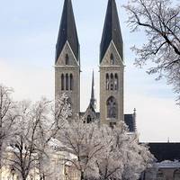 Überraschender Dom. Steine erzählen, Pfeifen erklingen, Glocken ertönen. Eine Entdeckungstour für Kinder und ihre Eltern