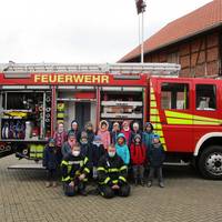 Waldfüchse besuchen die Feuerwehr Ströbeck