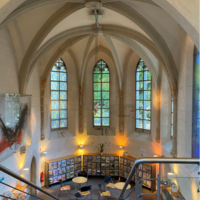 Buchstaben-Agenten treffen sich in der Stadtbibliothek