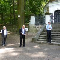 Sandsteinpfeiler und Treppenanlage am Spiegelmausoleum saniert