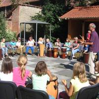 Trommelzirkus im Museumshof
