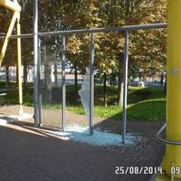 Wartebereich am Busbahnhof zerstört - Hinweise gesucht
