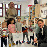 Sternsinger erhalten Spendengeld des Hilariusmahls