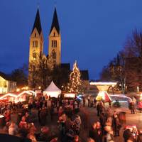 Winterzauber - Weihnachtshof auf dem Domplatz von Halberstadt
