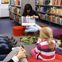 Vorlesestunde für Kindergartengruppen