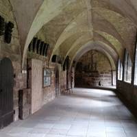 Schönheiten vergangener Architektur im Kreuzgang der Liebfrauenkirche