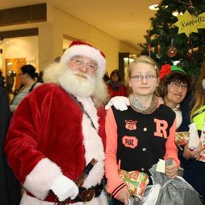 Strahlende Kinderaugen zur Bescherung am Wunschweihnachtsbaum © Stadt Halberstadt/Pressestelle