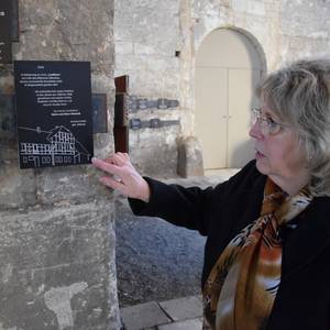 Margot Dannenberg mit Tafel © Mirco Stribrny