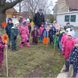 Holzblumen gegen Unachtsamkeit © Stadt Halberstadt/Pressestelle
