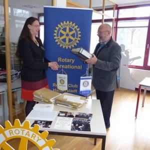 Rotarier übergeben Gründungsunterlagen ans Stadtarchiv © Stadt Halberstadt