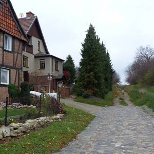 Der Holzberg – Idyllischer Straßenzug in Sargstedt. © Stadt Halberstadt/Pressestelle/Ute Huch