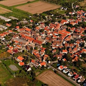 Der Halberstädter Ortsteil Aspenstedt aus der Vogelperspektive. © Falcon Crest Air, 2010