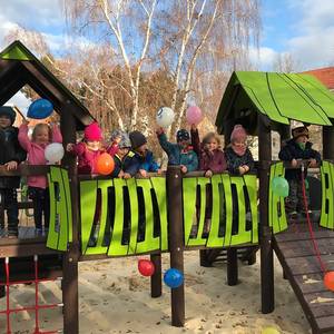 Neues Spielgerät - Große Freude bei den Kindern vom „Waldblick II“ © Stadt Halberstadt/Pressestelle
