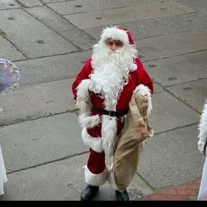 Weihnachtsmann mit Engeln © Eileen Erxleben