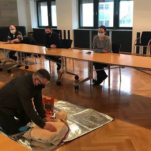 Stadtverwaltung stellt zwei Defibrillatoren bereit und schult Mitarbeiter © Stadt Halberstadt/Pressestelle