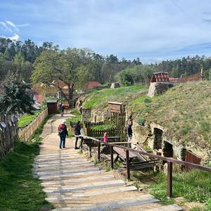 Am 31. Mai können die Höhlenwohnungen und den Schlosspark von Langenstein erkundet werden. ©Hanna Dwenger, Tourist Info