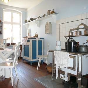 Blick in die museal umgestaltete Küche der Familie Schraube ©Städtisches Museum