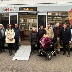 Barrierearmes Reisen in Halberstadt: HVG nimmt neue Klapprampen an Straßenbahnen in Betrieb ©Stadt Halberstadt