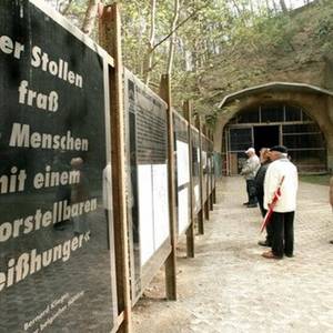 Gedenktafeln in der Gedenkstätte