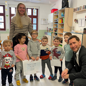 Sternsinger erhalten Spendengeld des Hilariusmahls &copy;Stadt Halberstadt