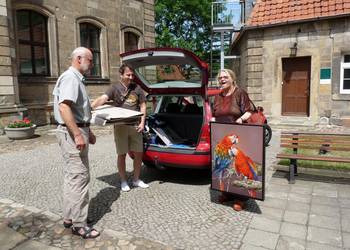 Azra Arapovic bringt ihre Bilder