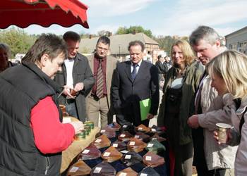 Im vergangenen Jahr konnten sich Bürgerinnen und Bürger über regionale Aktionen und Produkte an Ausstellungsständen informieren.