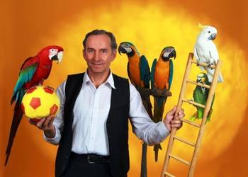 Foto: Endlich wieder mit dabei, die lustige Halberstädter Papageienshow in ihrer fröhlichen Ausstrahlung