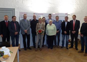Glückliche Preisträger und Sponsoren während der Auszeichnungsveranstaltung zum Fassadenwettbewerb 2012 mit Oberbürgermeister Andreas Henke (links) und Fachbereichsleiter Jens Klaus (rechts).
