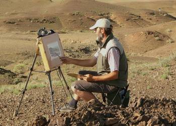 Eugen Kisselmann beim Malen in der mongolischen Steppe (B. Nicolai)