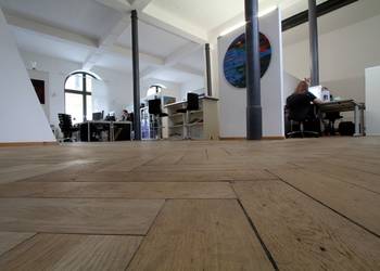 Hier werden Ideen geschmiedet: Ein Blick in das Großraumbüro der Agentur IdeenGut am Domplatz 48.