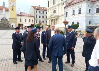 Empfang der Halberstädter Delegation vor dem Rathaus in Banska Bystrica