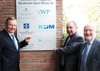 v.l.n.r.:  Henning Schwarz und Manfred Maas (Geschäftsleitung IB), Marcel Lejeune (Leiter des Brüsselbüros der IB)