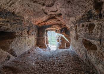 Die Wanderung führt unter anderem zur Höhle des Räubers Daneil