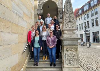 Zum Programm gehörte ein Gruppenbild der Lehrgangsteilnehmer auf der Ratslaubentreppe
