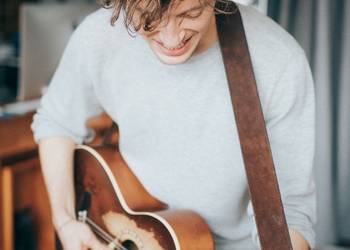 Scott Hildebrand aus Chicago wird neben Aleah beim Mantra Konzert auftreten