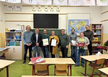 Freuen sich über das Projekt „Kinder helfen Kindern“:  v.l. Peter Kuschel, Fachbereichsleiter Innere Verwaltung / Kita / Schulen der Stadt Halberstadt; Bernd Bergmann, Geschäftsführer DRK-Kreisverband Quedlinburg/Halberstadt e.V.; Torsten Volkmann, Kooperationserzieher; Stephanie Künzl, Hortleiterin „Miriam Lundner“ Grundschule Halberstadt; Sebastian Lütgert, Direktor „Miriam Lundner“ Grundschule Halberstadt;  Stefan Ulrich, Koordinator Schulsanitätsdienst, DRK-Kreisverband Quedlinburg/Halberstadt e.V.; Corinna Knackstedt, Kooperationslehrerin; Thomas Fahldieck, Abteilungsleiter Bildung, Jugend und Sport Stadt Halberstadt