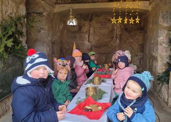 Knusperstunde in ihrer gemütlichen Höhle
