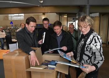 Erste Sichtung der Schweizer Bücher in der Stadtbibliothek 'Heinrich Heine' ©Stadt Halberstadt