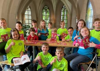 Erstklässler der Anne-Frank-Grundschule sind vom Ferienkalender begeistert. ©Stadt Halberstadt, Nicole Huhn