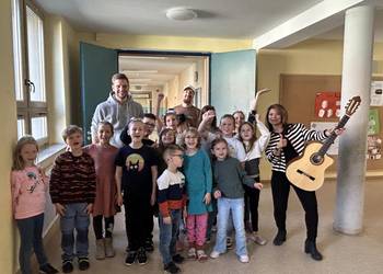 Kinder und Erzieherinnen und Erzieher des Horts „Anne Frank“ starten kreatives Musikprojekt