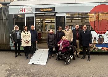 Barrierearmes Reisen in Halberstadt: HVG nimmt neue Klapprampen an Straßenbahnen in Betrieb ©Stadt Halberstadt