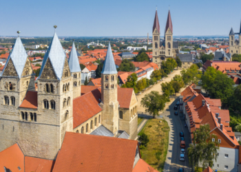 Der Rundgang zu den Kirchenschätzen gewährt seltene Einblicke und endet mit einem einzigartigen Ausblick von den Türmen der Liebfrauenkirche ©Sebastian Theilig
