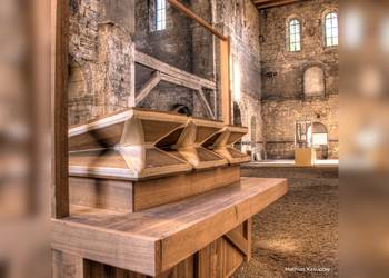 [(c): Mathias Kasuptke]