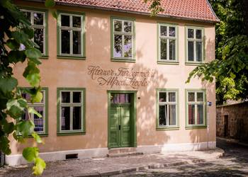 [(c): Yvonne von L&ouml;bbecke]