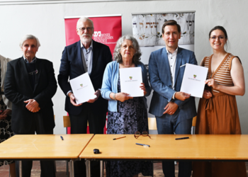 Robra unterzeichnet Vertrag &uuml;ber weitere Finanzierung von Halberst&auml;dter Berend Lehmann Museum &copy;Stadt Halberstadt, Holger Wegener
