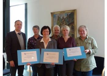 Zertifikate für Sprachförderung überreicht: (von links) Halberstadts Oberbürgermeister Andreas Henke, Erzieherin Angelika Velke, Petra Glei, Leiterin der Kita %u201ESonnenschein%u201C, Erzieherin Jane Borgsdorf, Ute Harbke, Leiterin der Kita %u201ERe