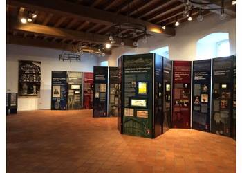 Ausstellungshalle im Barfüßerkloster der Stadt Grünberg, Standort der Luther-Wanderausstellung aus Halberstadt bis Ostern