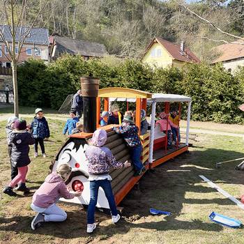 Eisenbahn für die Hoppelnasen [(c) Kita Hoppelnasen]