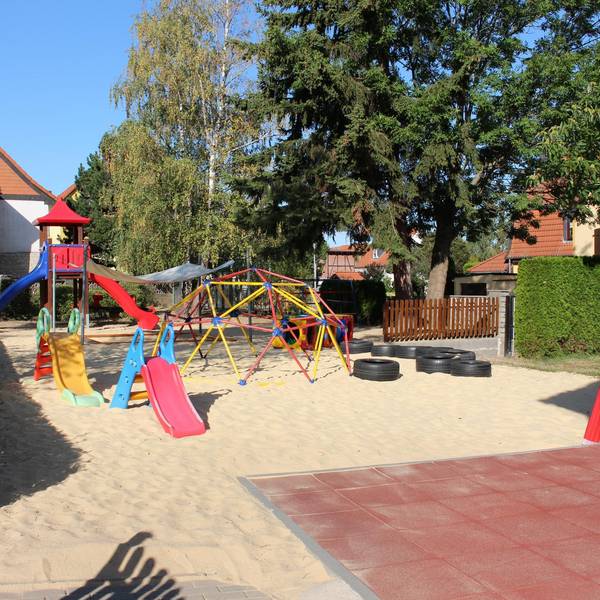 Kita Storchenkinder Emersleben - Außenansicht &copy;Kita Emersleben