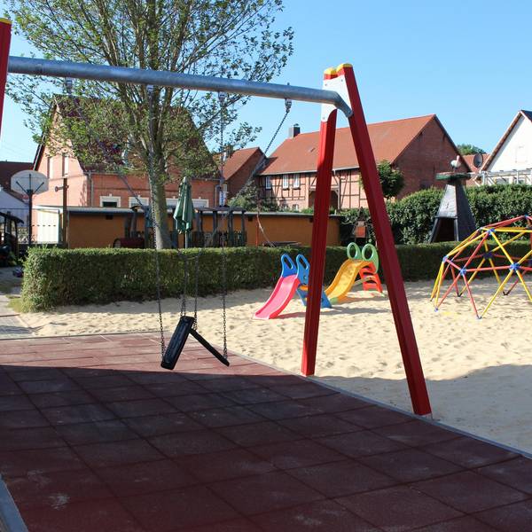 Kita Storchenkinder Emersleben - Außenansicht &copy;Kita Emersleben